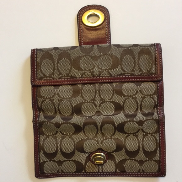 Beautiful Coach Wallet - Picture 4 of 8